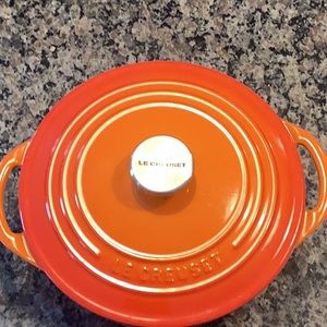 Le Creuset 2 quart enameled Dutch oven in the color flame. EUC.